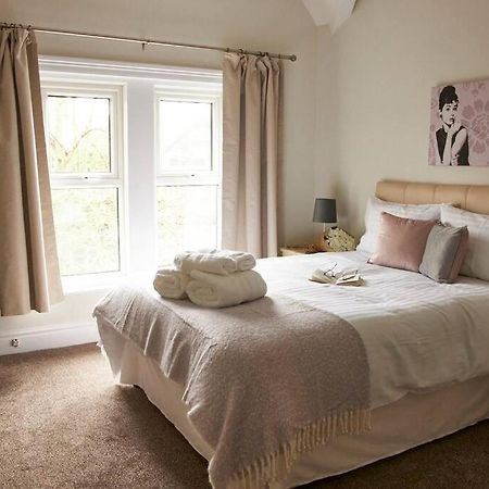 Comfy Big 7 Bedroom Townhouse هاروغايت المظهر الخارجي الصورة