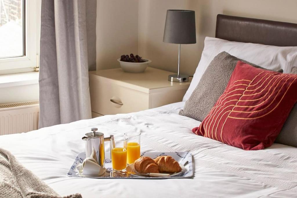 Comfy Big 7 Bedroom Townhouse هاروغايت المظهر الخارجي الصورة