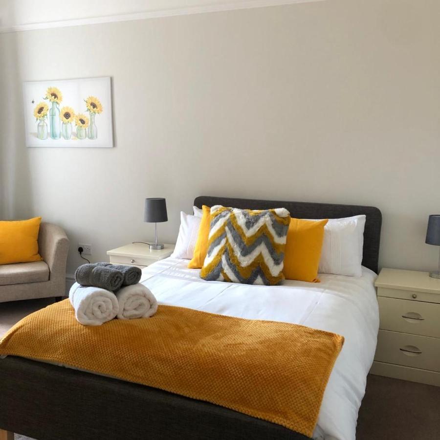 Comfy Big 7 Bedroom Townhouse هاروغايت المظهر الخارجي الصورة