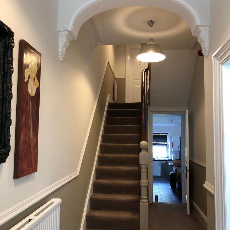 Comfy Big 7 Bedroom Townhouse هاروغايت المظهر الخارجي الصورة