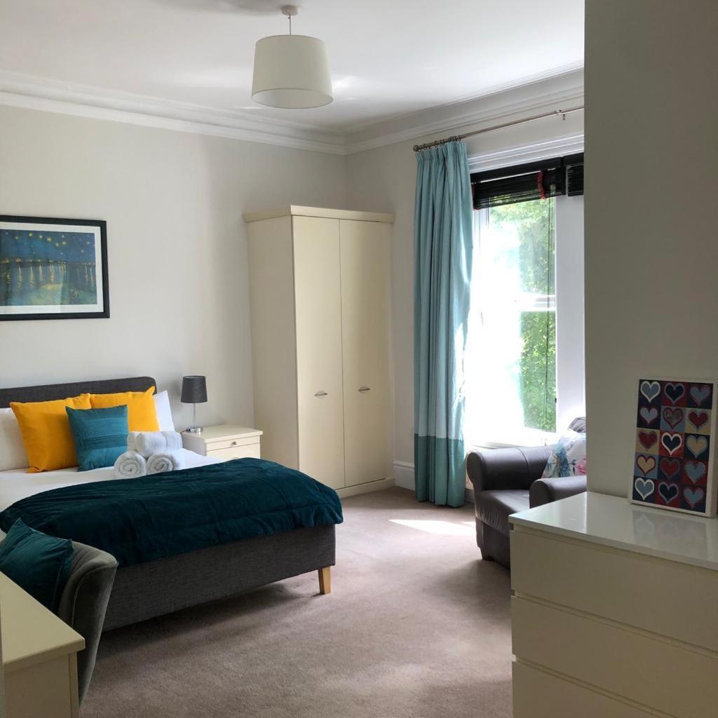 Comfy Big 7 Bedroom Townhouse هاروغايت المظهر الخارجي الصورة
